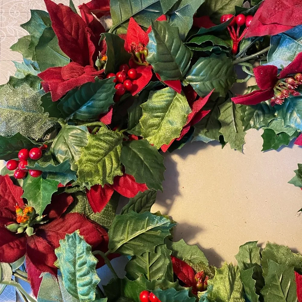 Elegant Red and Green Holiday Wreath